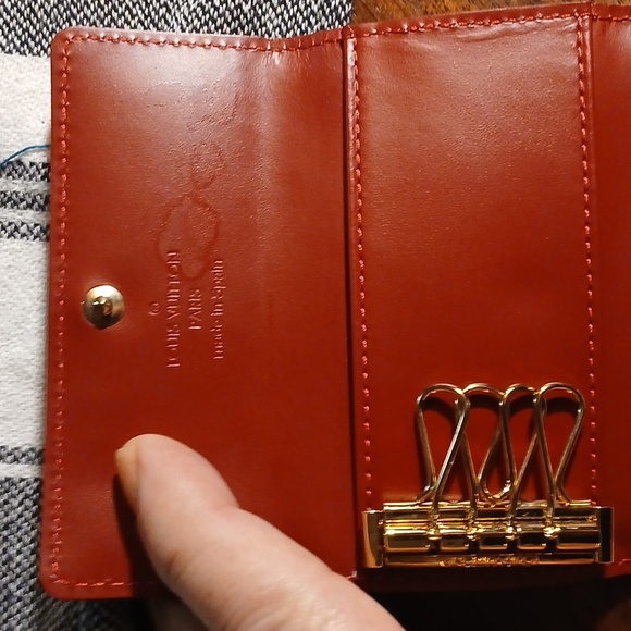 Louis Vuitton Red Key Case - Picture 13 of 13
